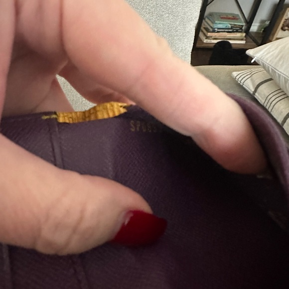 Authentic Louis Vuitton epi Leather Elise Wallet - Picture 10 of 10